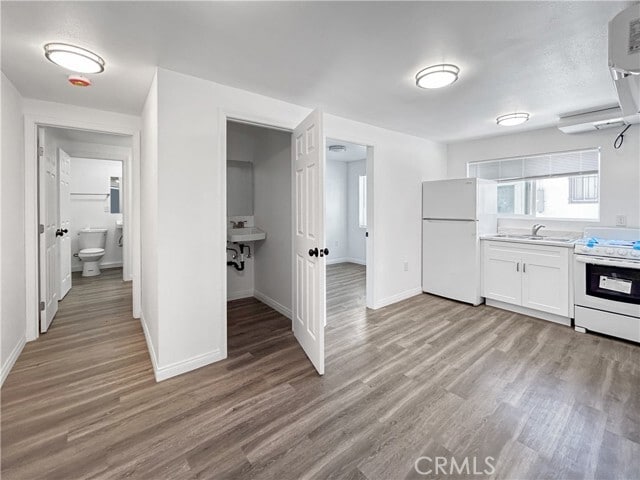 Building Photo - 925 N Washington Pl