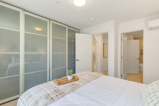 Building Photo - 722 3rd Ave N