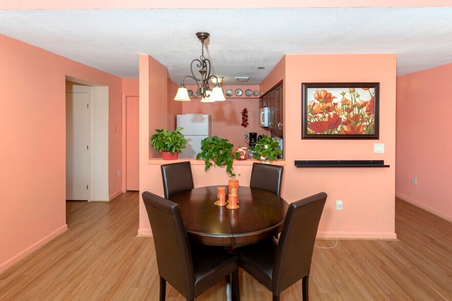 Dining Area - 50 S Common St
