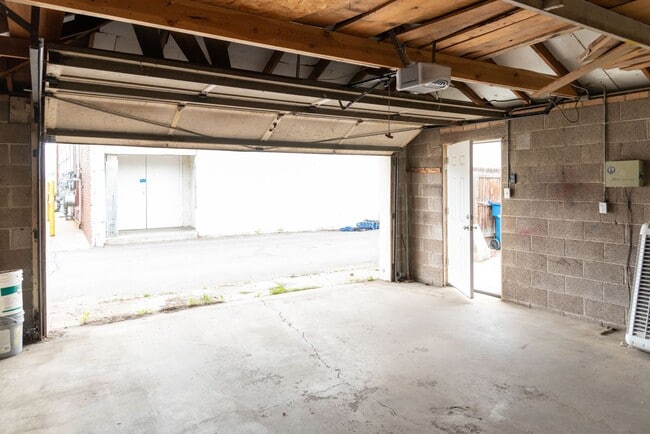 Building Photo - 3 Bed 2 Bath Home For Rent across from Sloan's Lake!