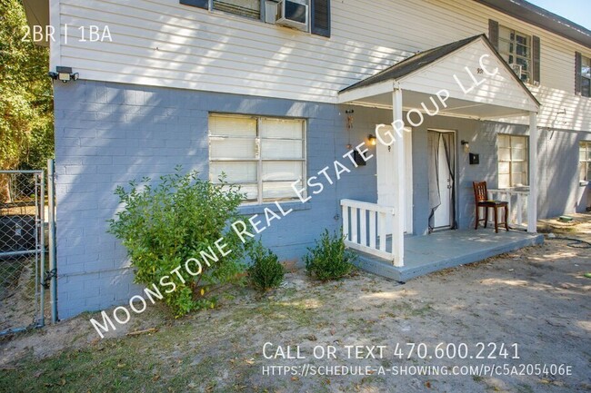 Building Photo - Spacious 2-story townhome apartment in Eas...