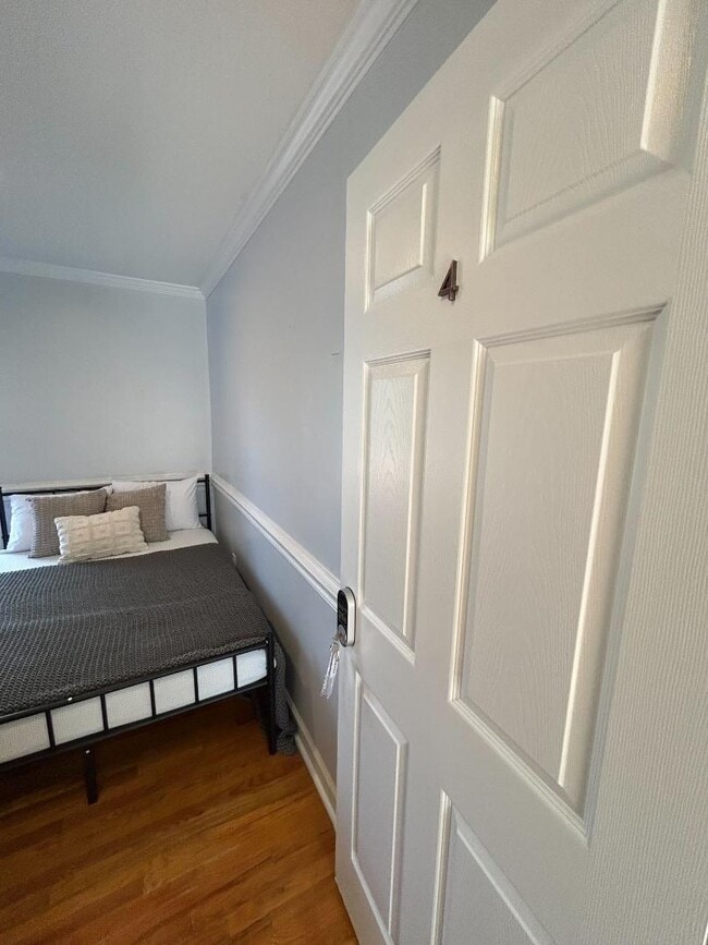 Building Photo - 900 Newcombe Rd