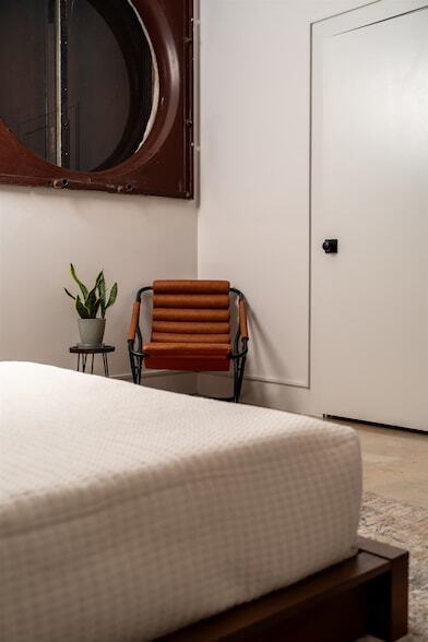 Building Photo - 612 W 8th Ave