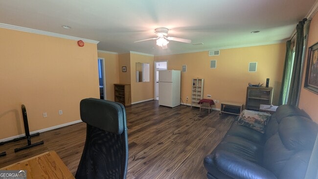 Building Photo - 1002 Deer Hollow Dr