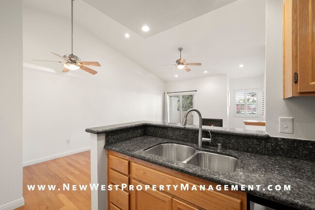 Building Photo - Exquisite North Park/University Heights Townhome, Small Pet Ok!