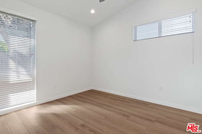 Building Photo - 15912 Vose St