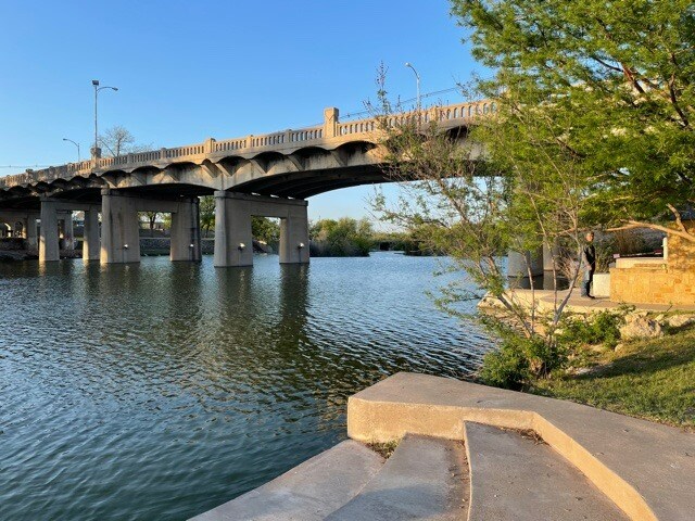 Building Photo - 302 Allen St