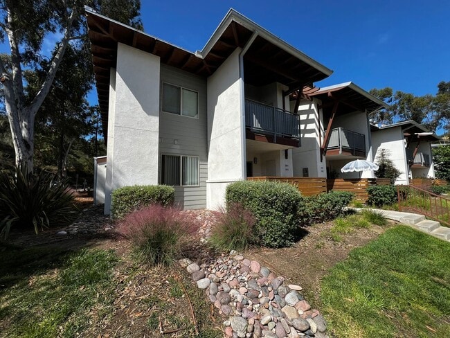 Building Photo - 1 BR 1 BA Condo in Encinitas, Gated Comple...