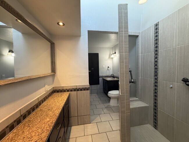 Building Photo - 5725 Wren Ave