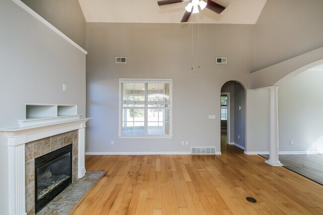 Building Photo - 4902 Shadow Cove