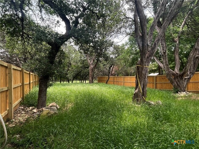 Building Photo - 104 Cedar Hollow
