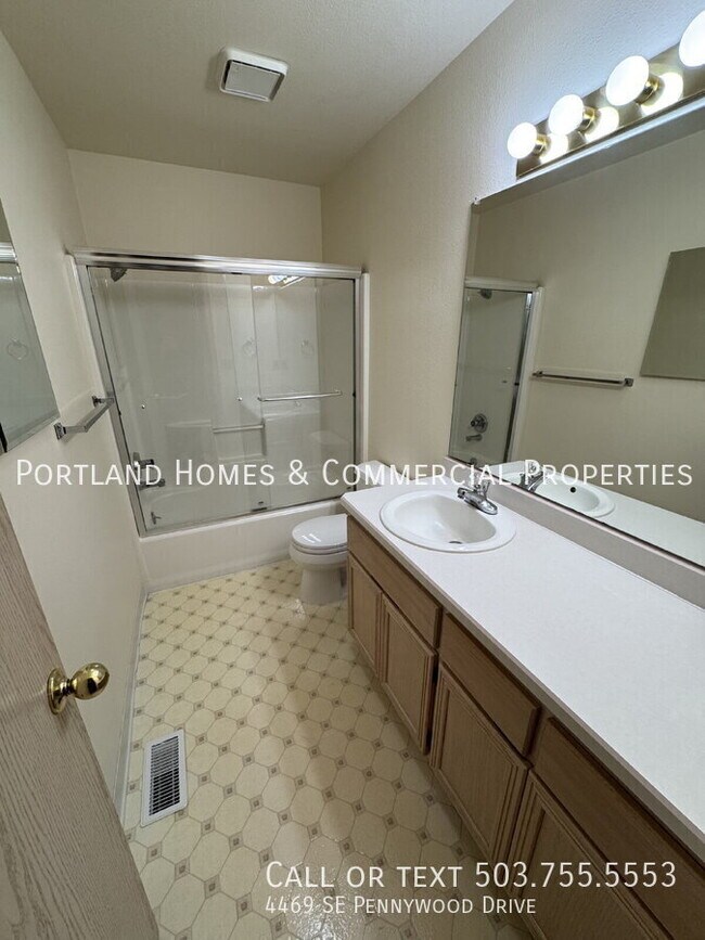 Building Photo - 4469 SE Pennywood Dr