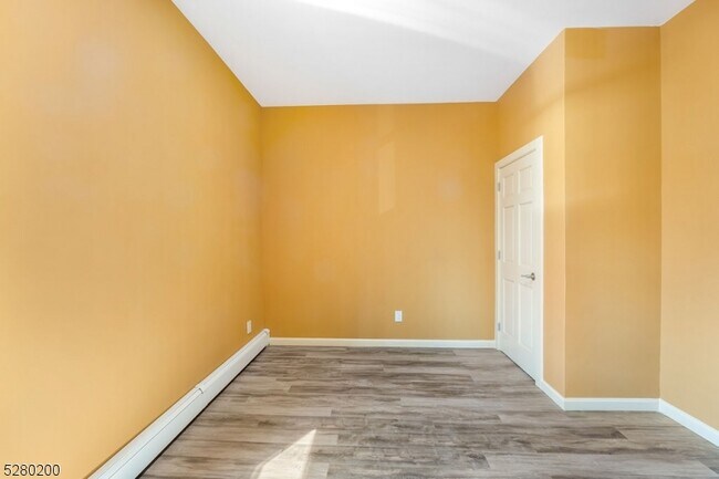 Building Photo - 116 Paine Ave