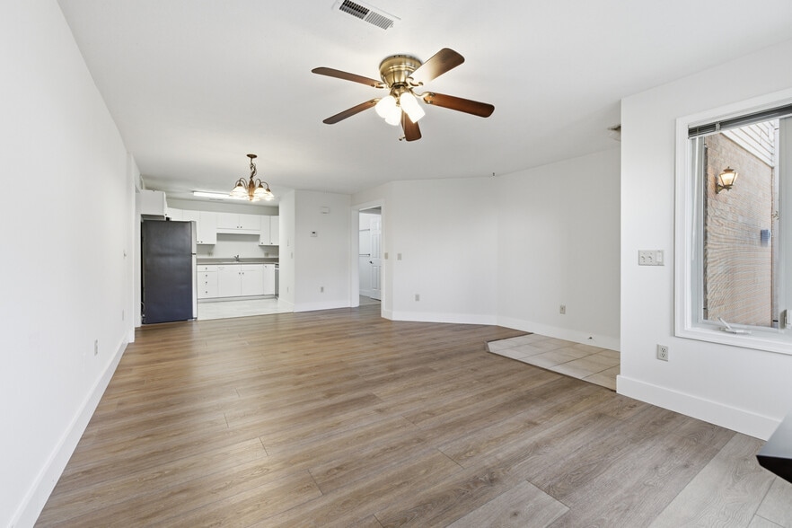 Building Photo - 1921 Ty Way Xing