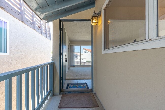 Building Photo - 137 Simi Ave