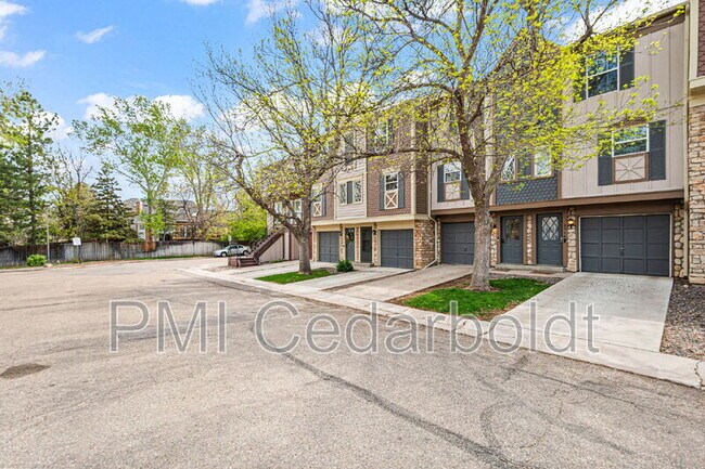 Building Photo - 2578 E Nichols Cir