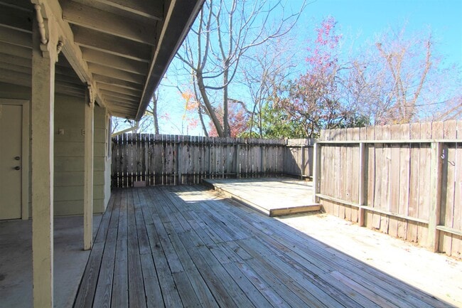 Building Photo - Walk to the Comal River, Schlitterbahn, & Downtown NB /1/1 Duplex with Courtyard! Includes Fridge...