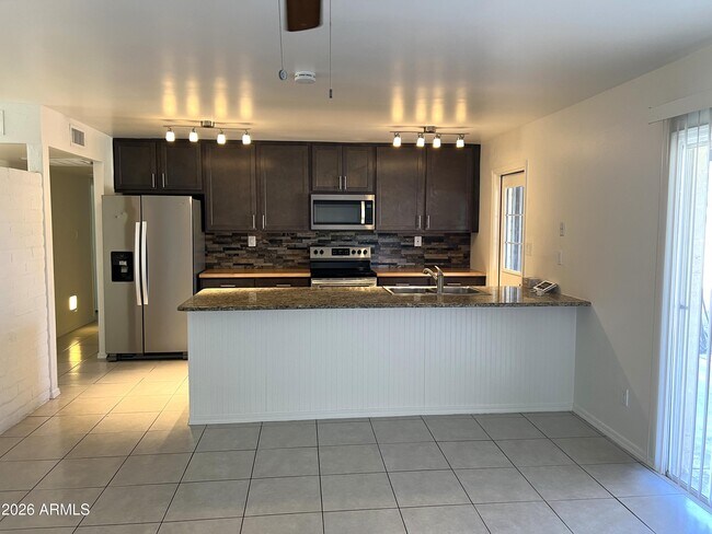 Building Photo - 1622 E Del Rio Dr
