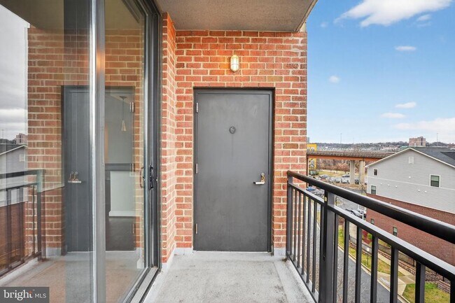 Building Photo - 2451 Midtown Ave