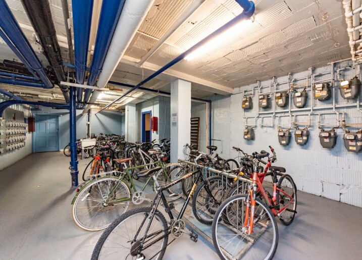 Building Photo - 846 W Ainslie St