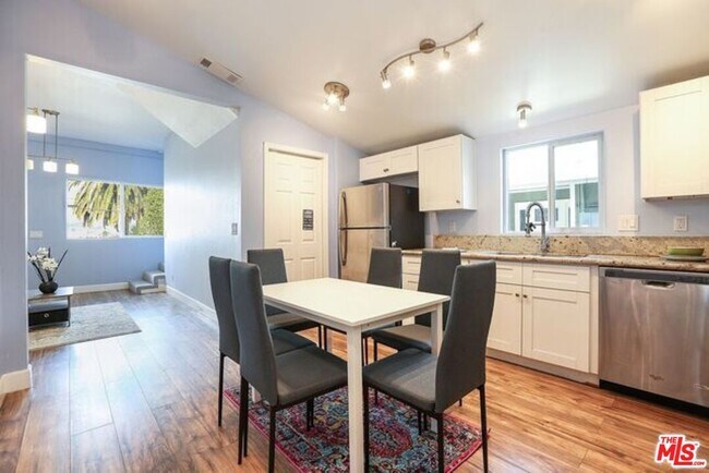 Building Photo - 318 Parkman Ave