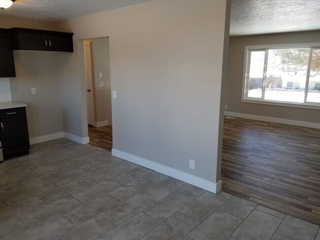 Building Photo - Spacious 5-Bedroom Magna Home with Deck and Ample Parking