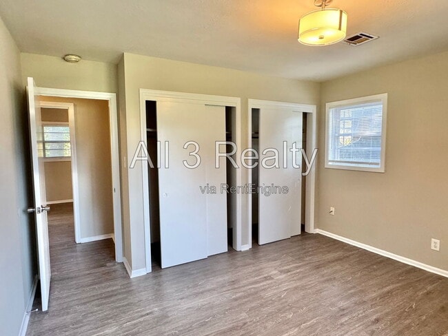 Building Photo - 176 Scenic Dr