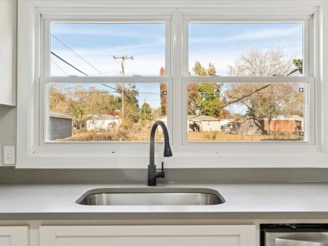 Building Photo - 411 W 46th St