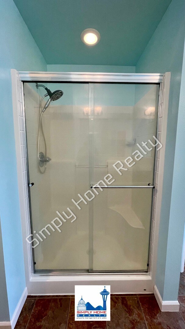 Building Photo - Step Inside to Style, Space & Everyday Comfort!