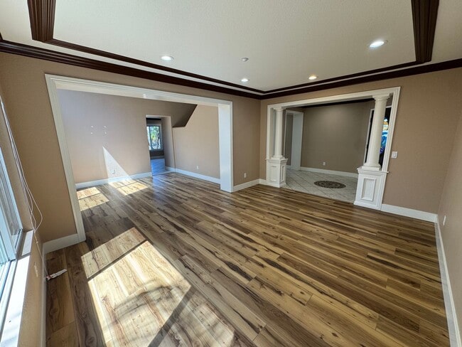 Building Photo - Gorgeous for 4 Bedroom and gated community