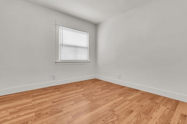 Building Photo - 420 Bonito Ave
