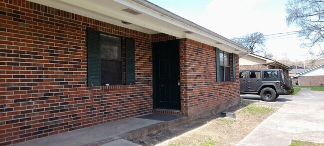 Building Photo - 115 Lytle Rd