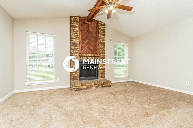 Building Photo - 3 Bedroom Pet-Friendly Home in Mesquite, TX with Main Street Renewal