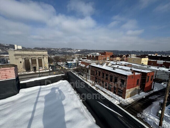 Building Photo - 810 Amity St
