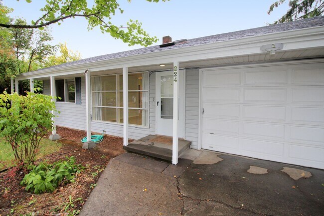 Building Photo - 224 NE 127th Ave