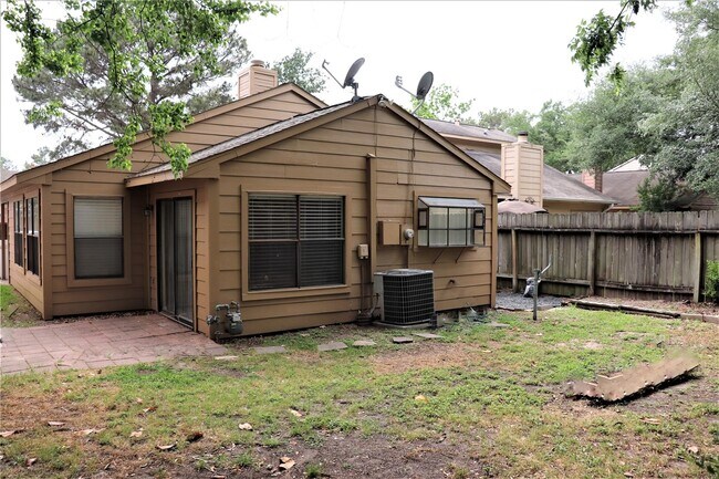 Building Photo - 7718 High Village Dr