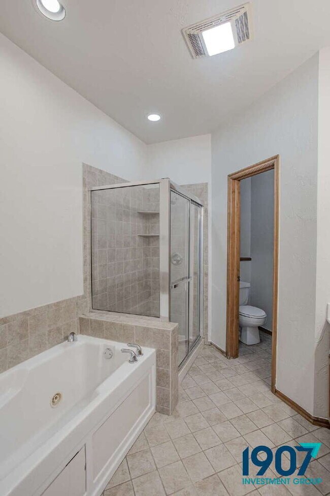 Building Photo - Elegant and Spacious 3-Bedroom Home in Edm...