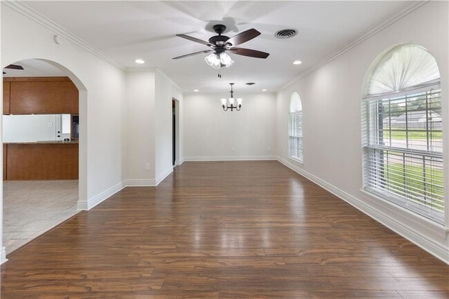 Building Photo - 502 Giacomo St