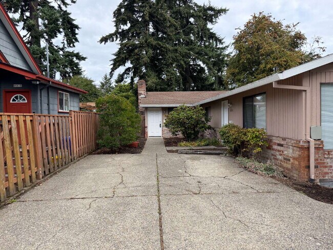 Building Photo - 2-Bedroom Near Mt. Tabor