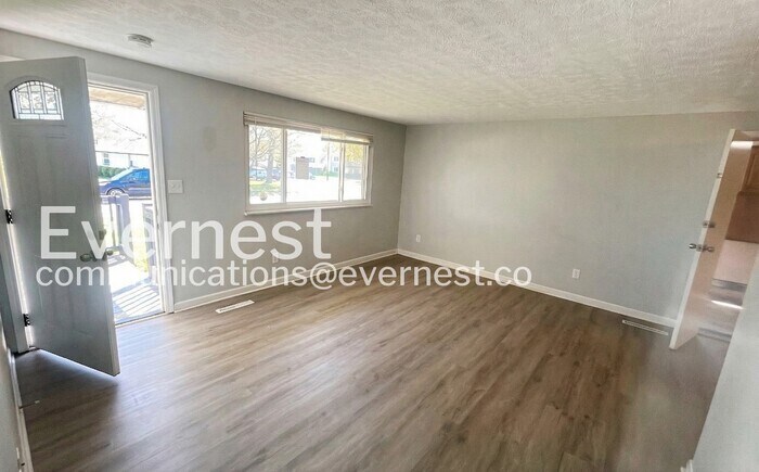 Building Photo - 1423 Marty Dr