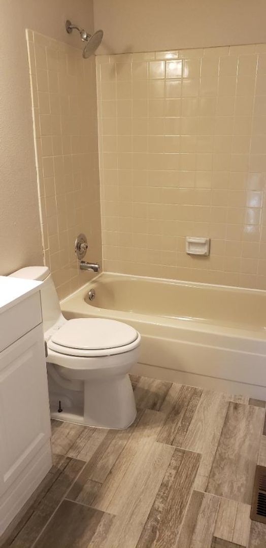 Building Photo - Recent Remodel, 3 Bedroom, 2 Bath Home - Available April 3rd