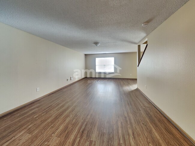 Building Photo - 10525 Kensil St