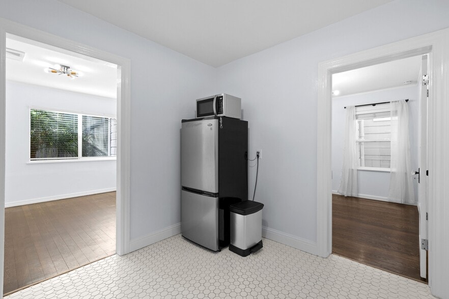 Building Photo - 1724 Lincoln Ave