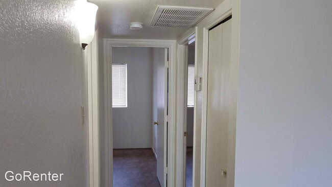 Building Photo - 2 br, 1 bath House - 513 N 40th Ave #8
