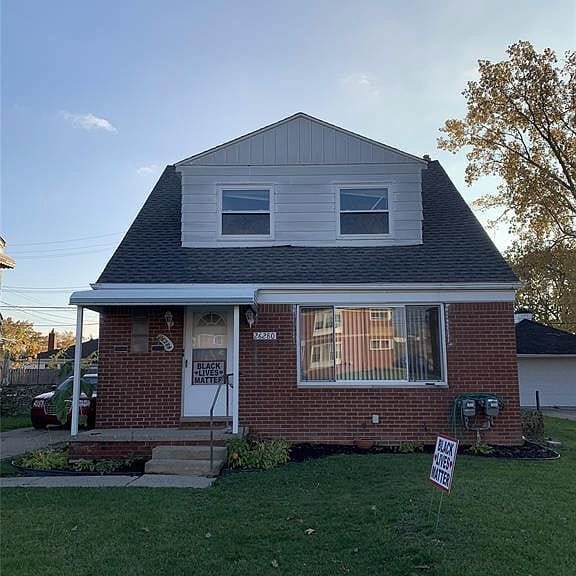 Building Photo - 26280 Pinehurst St