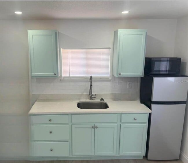Building Photo - 831 Wolf Trail