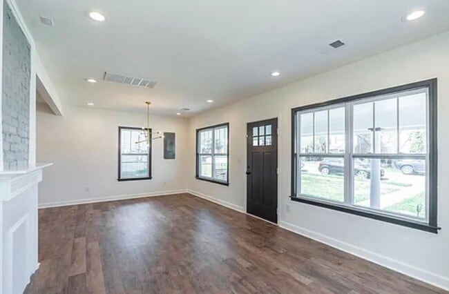 Building Photo - Fully Renovated 2BR/2BA with Garage – Walk to West Sixth & Legacy Trail