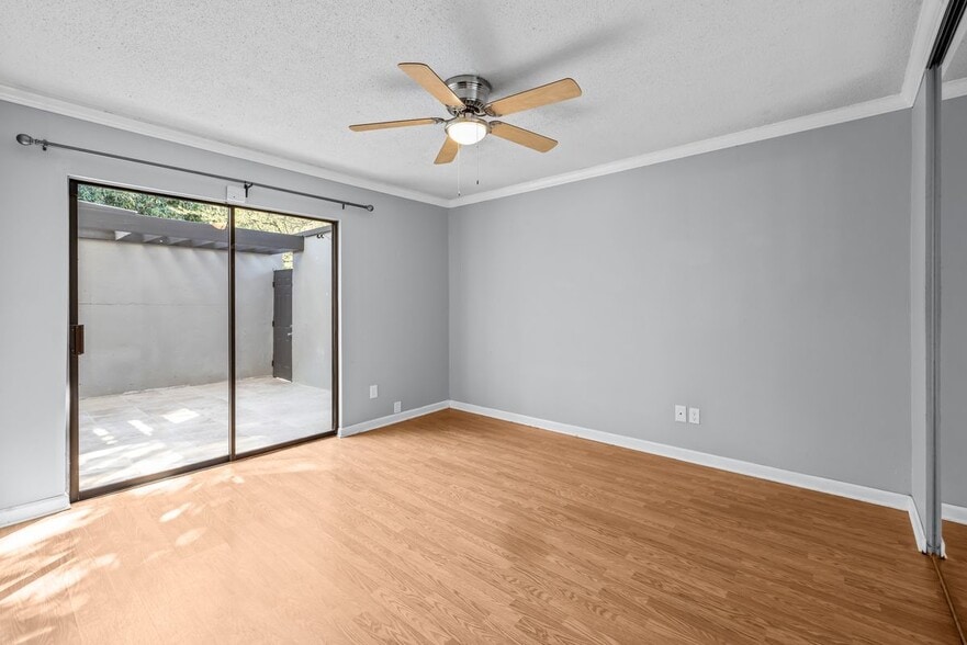 Building Photo - 3350 Altamont Rd S