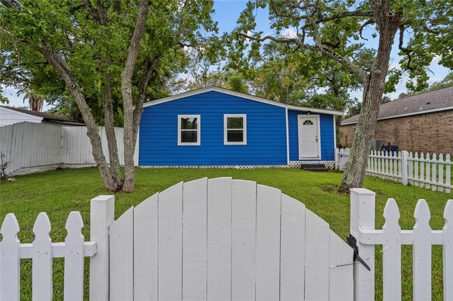 Building Photo - 1101 8th Ave N