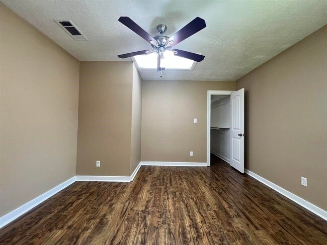 Building Photo - 12965 Larch Ln